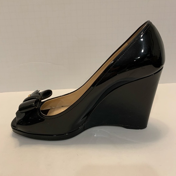 PRADA BLACK SCAMASCO PATENT BOW WEDGE SANDAL 8 - Picture 4 of 7